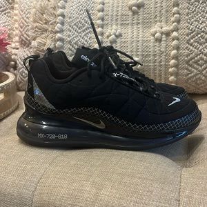 Nike Air MX 720-818 Men’s size 6 - Women’s size 7.5!